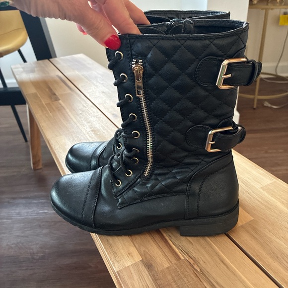 ❄️Quilted Black Combat Boots Size 7.5 - Picture 2 of 8